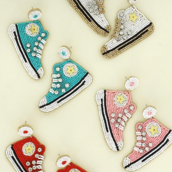 Retro chuck sneakers earrings - Picture 2 of 4